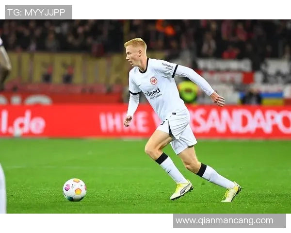 法兰克福中国足球球星的崛起与挑战 迈向欧洲赛场的新征程